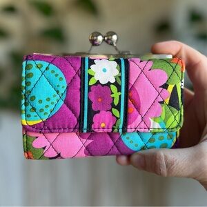 Vera Bradley Quilted Cotton Kisslock Wallet – Floral Print Pattern Va Va Bloom